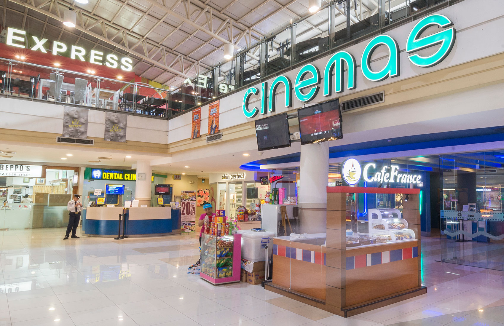 Cash & Carry Mall Transforming shopping into a family experience.